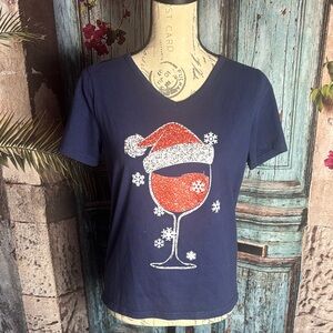 No Brand Christmas Wine Navy V neck Tshirt, size‎ medium, good condition
